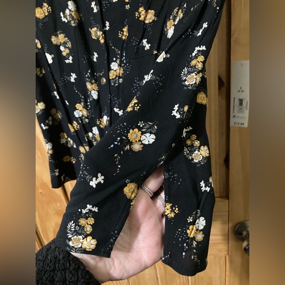 NWT - No Boundaries juniors size S (3-5) button-down, tie-front blouse - Picture 7 of 7